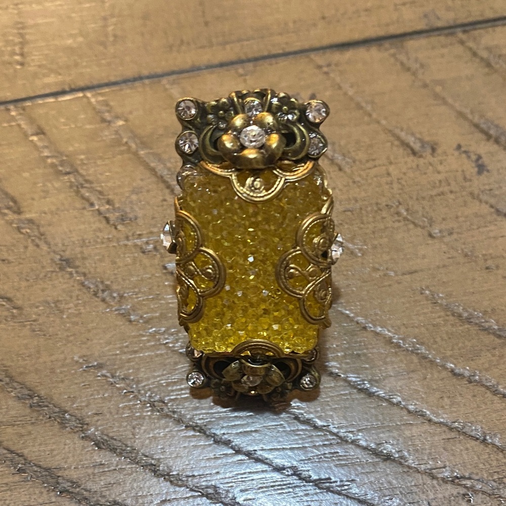 Elegant Yellow Crystal Ring - Picture 2 of 7